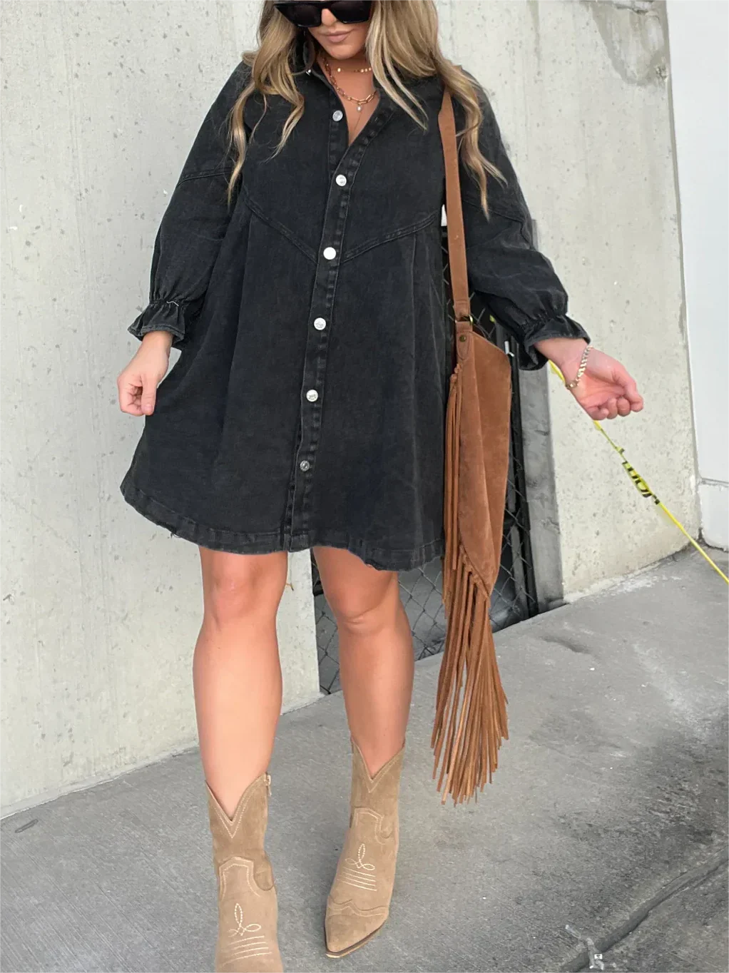Levoire | Robe Chemise En Denim Élégante Avec Patte De Boutonnage Noir