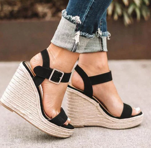Levoire | Sandales Compensées Pour Un Look D'Été Tendance Noir