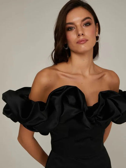 Levoire | Robe en satin à volants et décolleté bardot