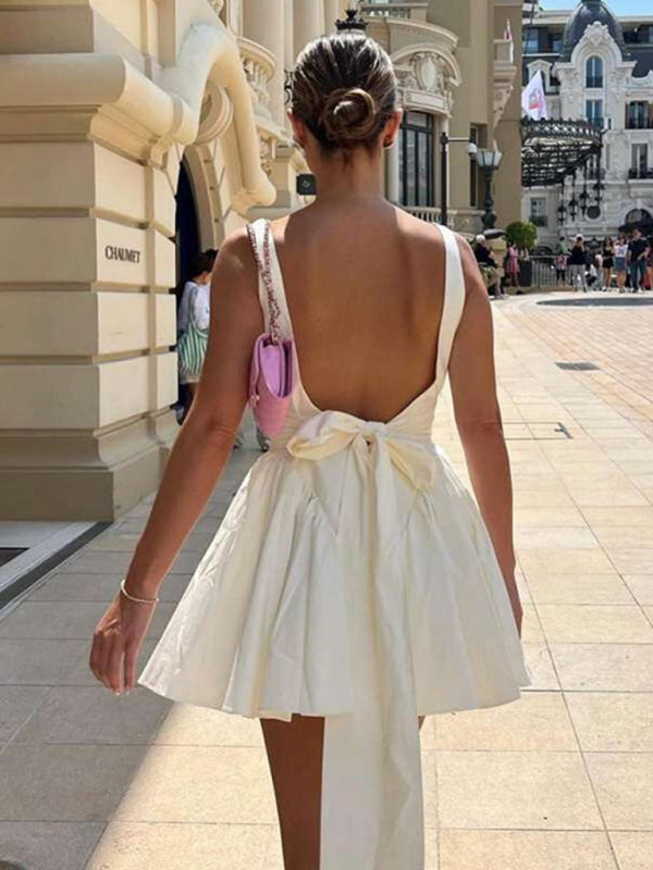 Levoire | Sophistiquée robe mini dos nœud