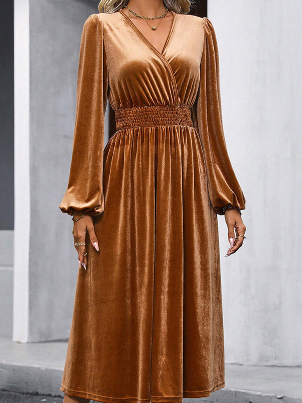 Levoire | Robe élégante pour femmes avec encolure en V, plissée, taille haute et longue Khaki