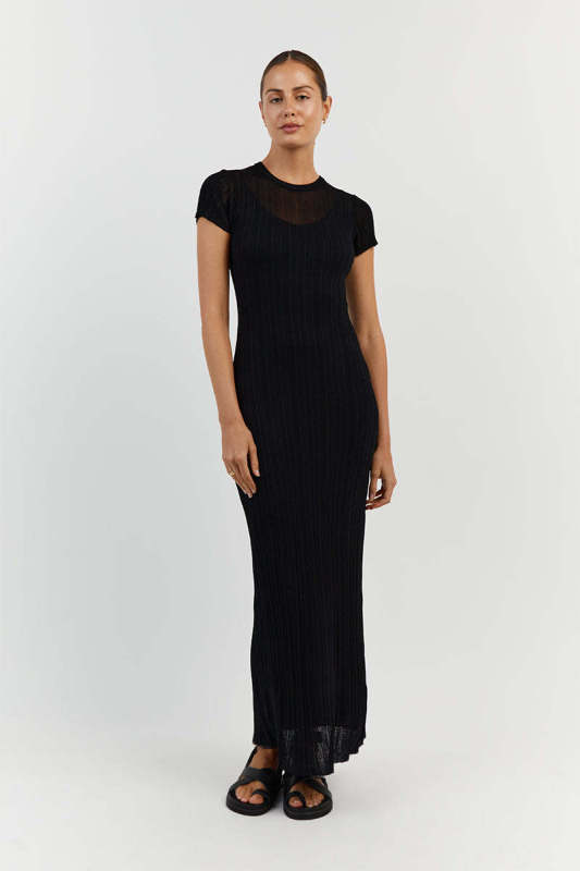 Levoire | Nouvelle robe tricotée ample à rayures avec encolure ronde et taille cintrée transparente féminine. Musta