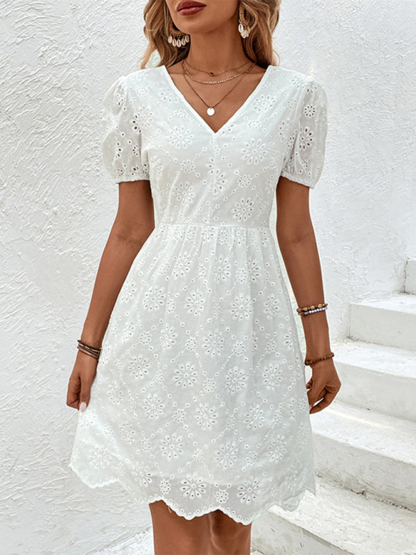 Levoire | Robe blanche à volants à décolleté en V pour femmes