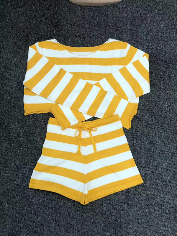 Levoire | Pour femmes Destination de vacances - ensemble en top rayé en tricot et shorts sexy avec ventre nu