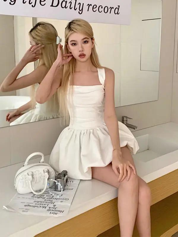 Levoire | Nouvelle robe et jupe sans manches en peluche avec décolleté carré et ceinture