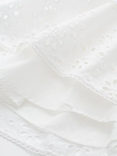 Levoire | Robe sexy à décolleté en V profond en dentelle française, taille perforée, courte