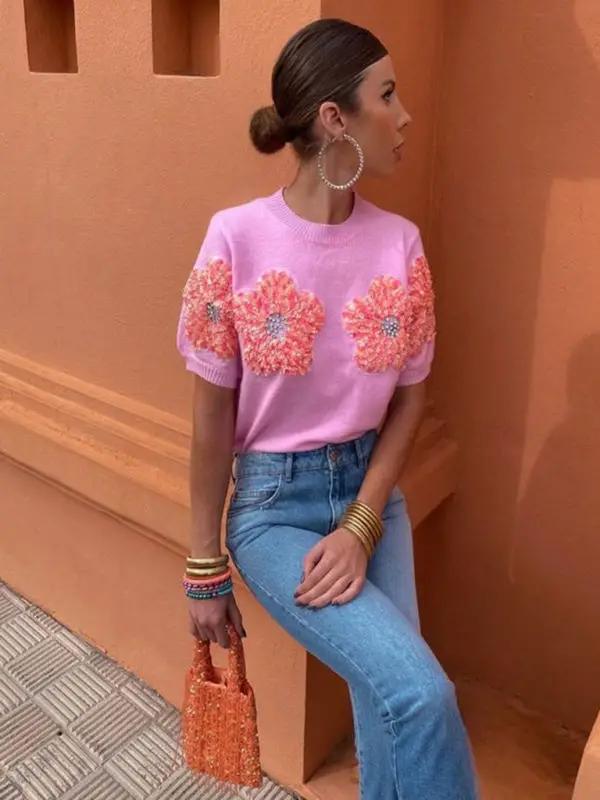 Levoire | Nouveau sweat-shirt rond en fleurs contrastantes rose doux à manches courtes