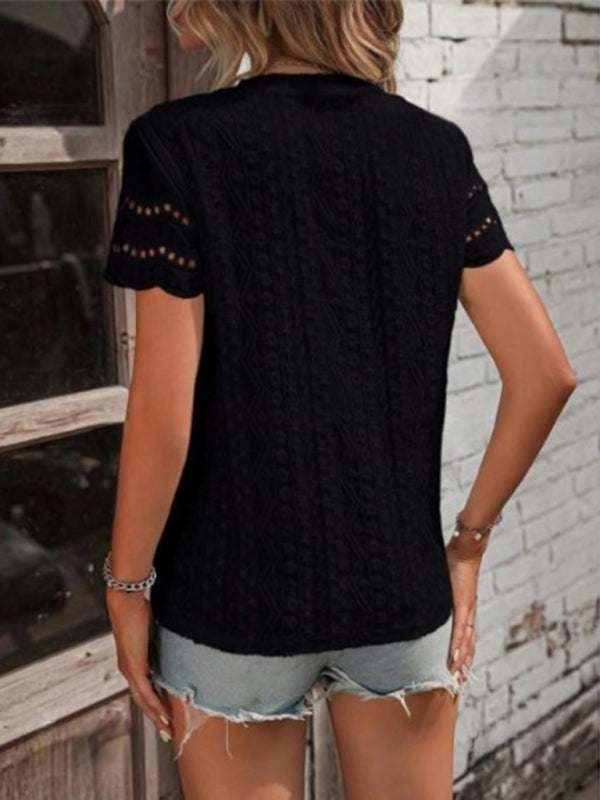 Levoire | T-shirt décontractée en V unie avec des manches brodées délicates