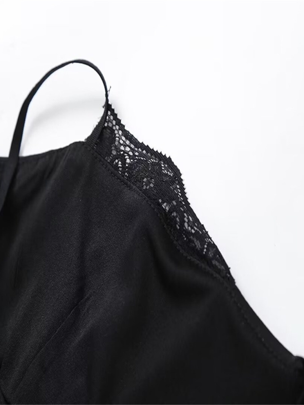 Levoire | Femme tendance et polyvalente chemise à satin slim-fit à bretelles