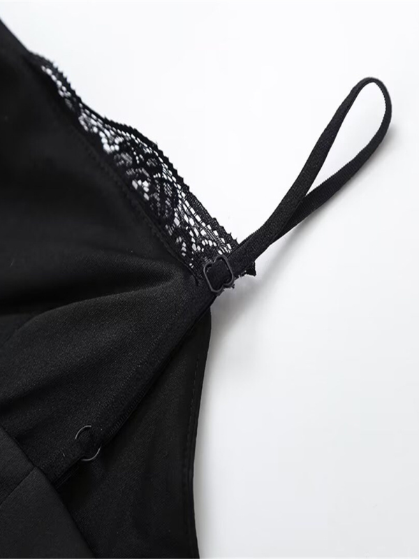 Levoire | Femme tendance et polyvalente chemise à satin slim-fit à bretelles