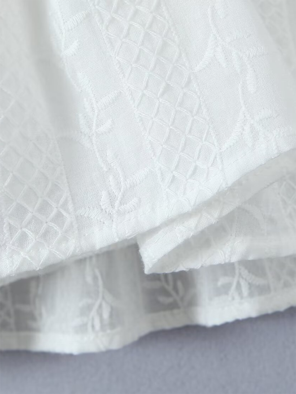 Levoire | Sans bretelles, grande, dos nu, slim, bordé de dentelle, à une nageoire, robe courte