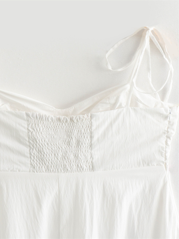 Levoire | Tendance mode et robe à bretelles sans manches en popeline à plusieurs niveaux
