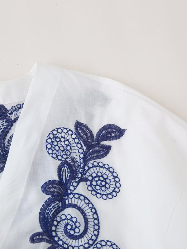 Levoire | Femme V-cou brodé avec manches contrastées
