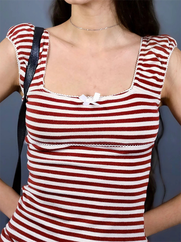 Levoire | Robe décontractée rayée pour femmes avec décolleté carré, haut à manches volantes et short, ensemble deux pièces