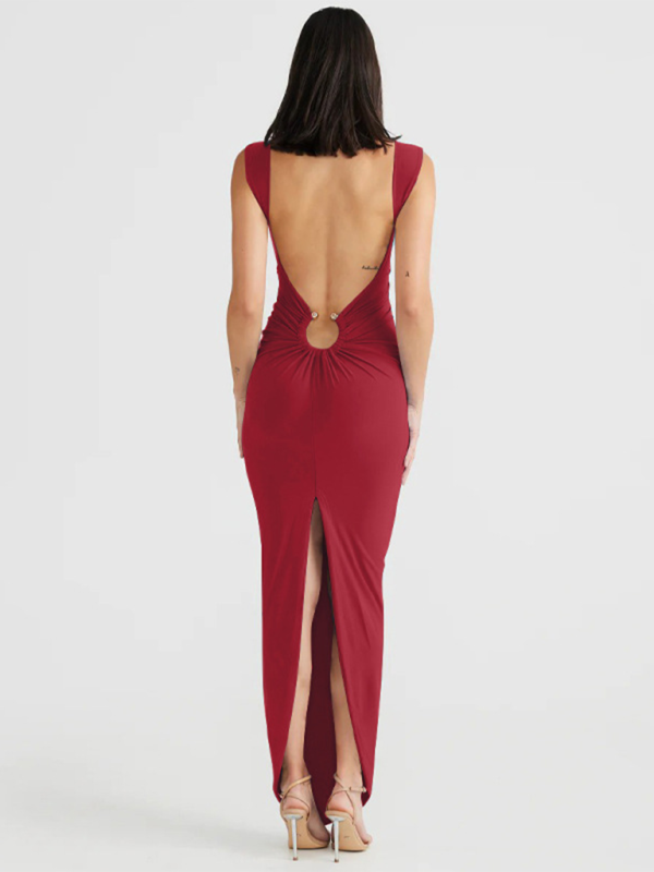Levoire | Robe sexy à dos V ouvert avec un dos ouvert et une fente qui est serrée.