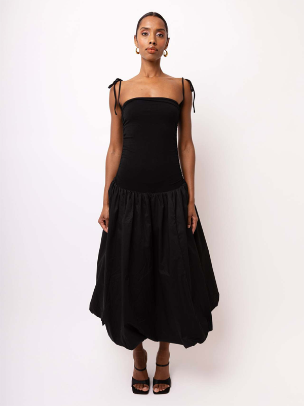 Levoire | Nouvelle robe sans manches à dos ouvert à encolure halter froncée en patchwork avec poches