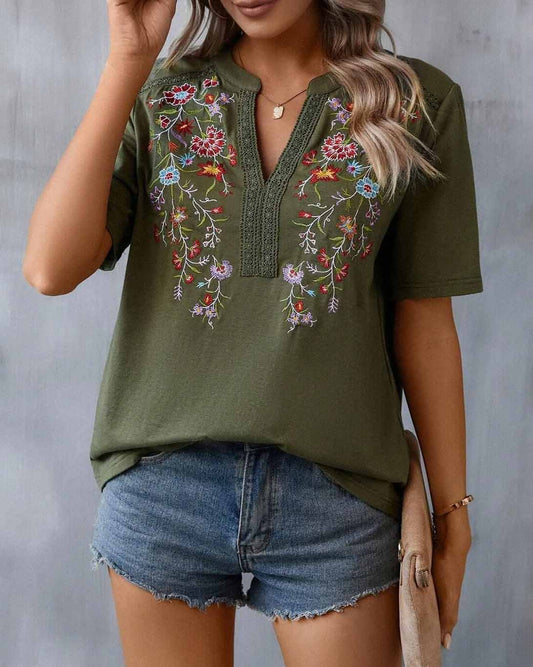 Levoire | Élégante Blouse Avec Détails Floraux V-Cou Et Manches Courtes Vert