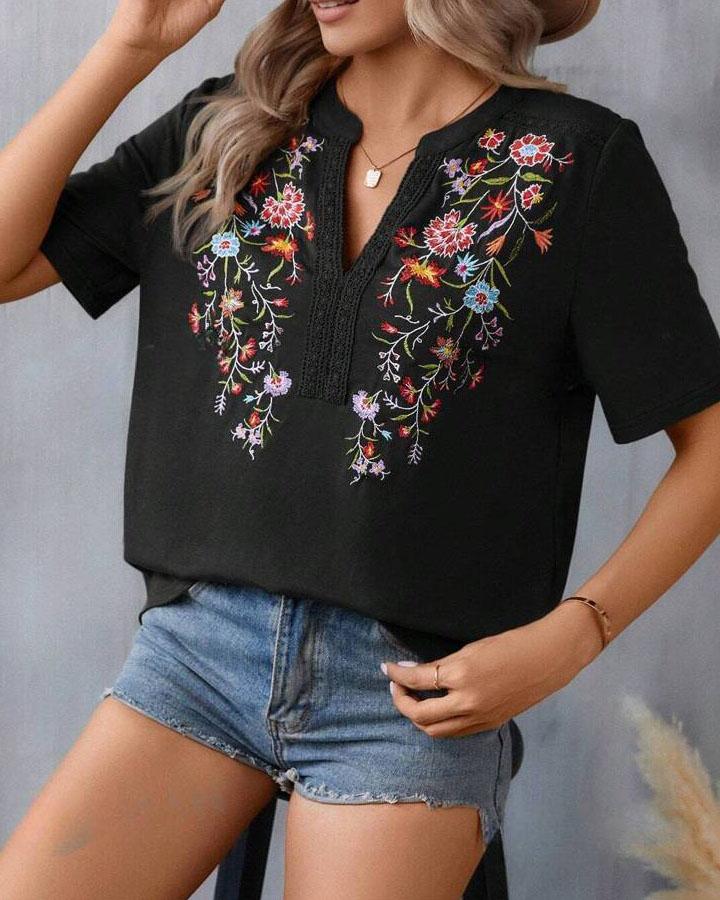 Levoire | Élégante Blouse Avec Détails Floraux V-Cou Et Manches Courtes Noir