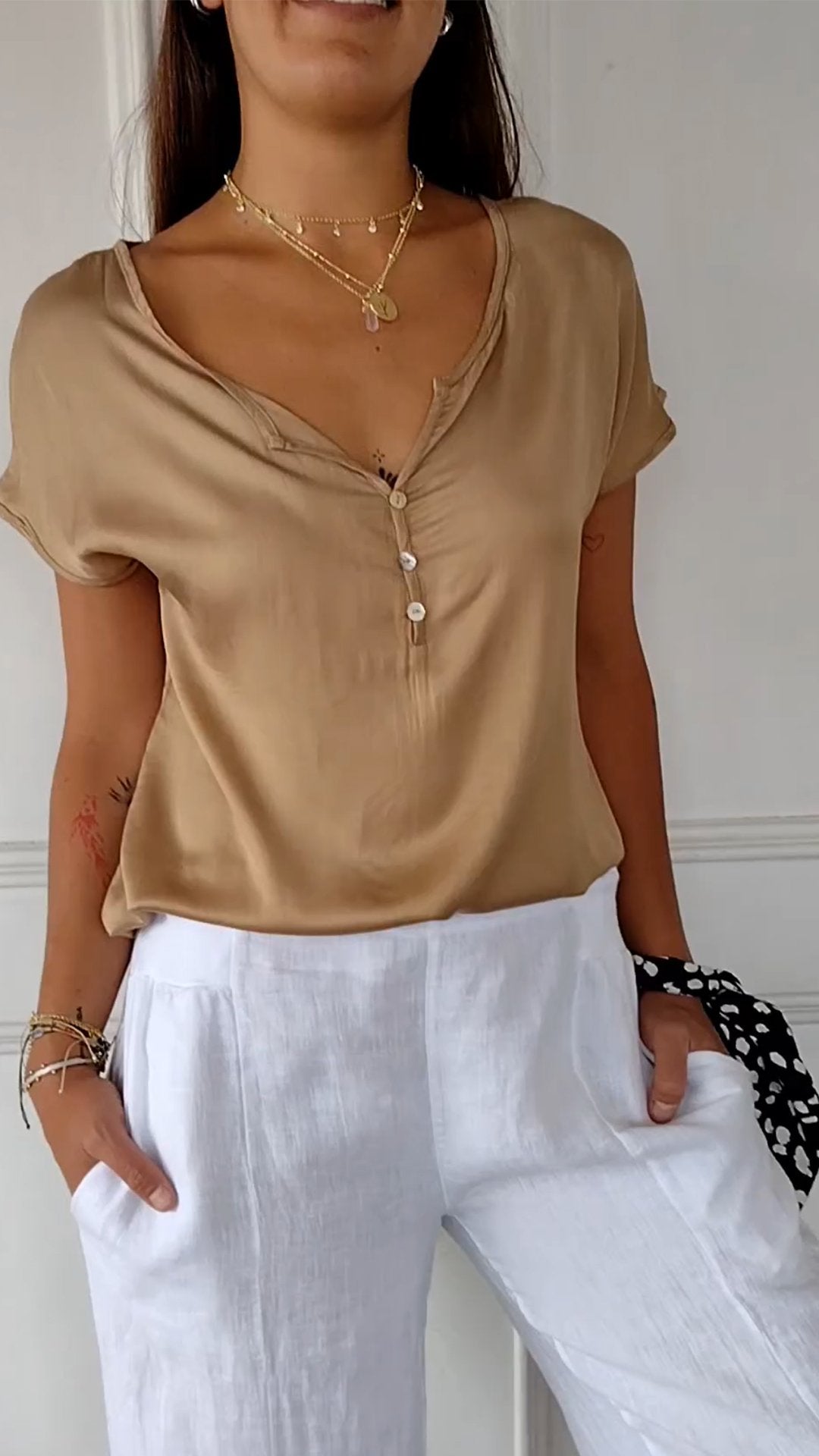 Levoire | T-Shirt Confortable Avec Col En V Marron