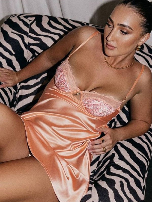 Levoire | Jupe sexy sexy avec porte-jarretelles et décolleté profond