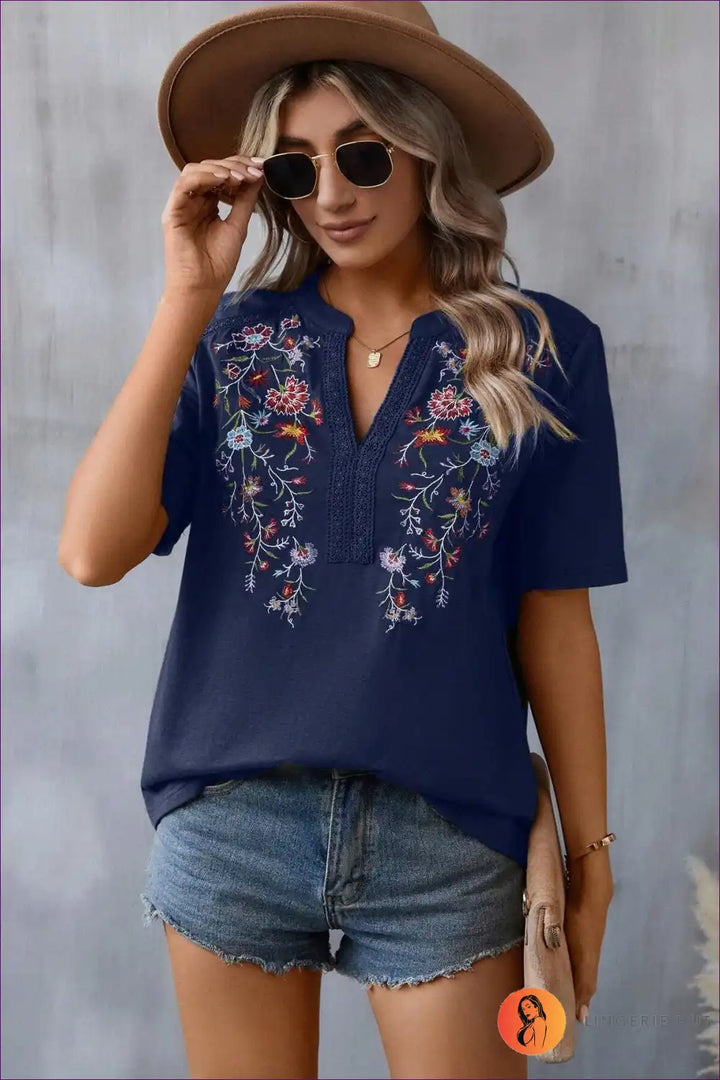 Levoire | Bohemian Bliss Blouse brodée à encolure en V - Vert olive à motifs floraux élégants Mereneito
