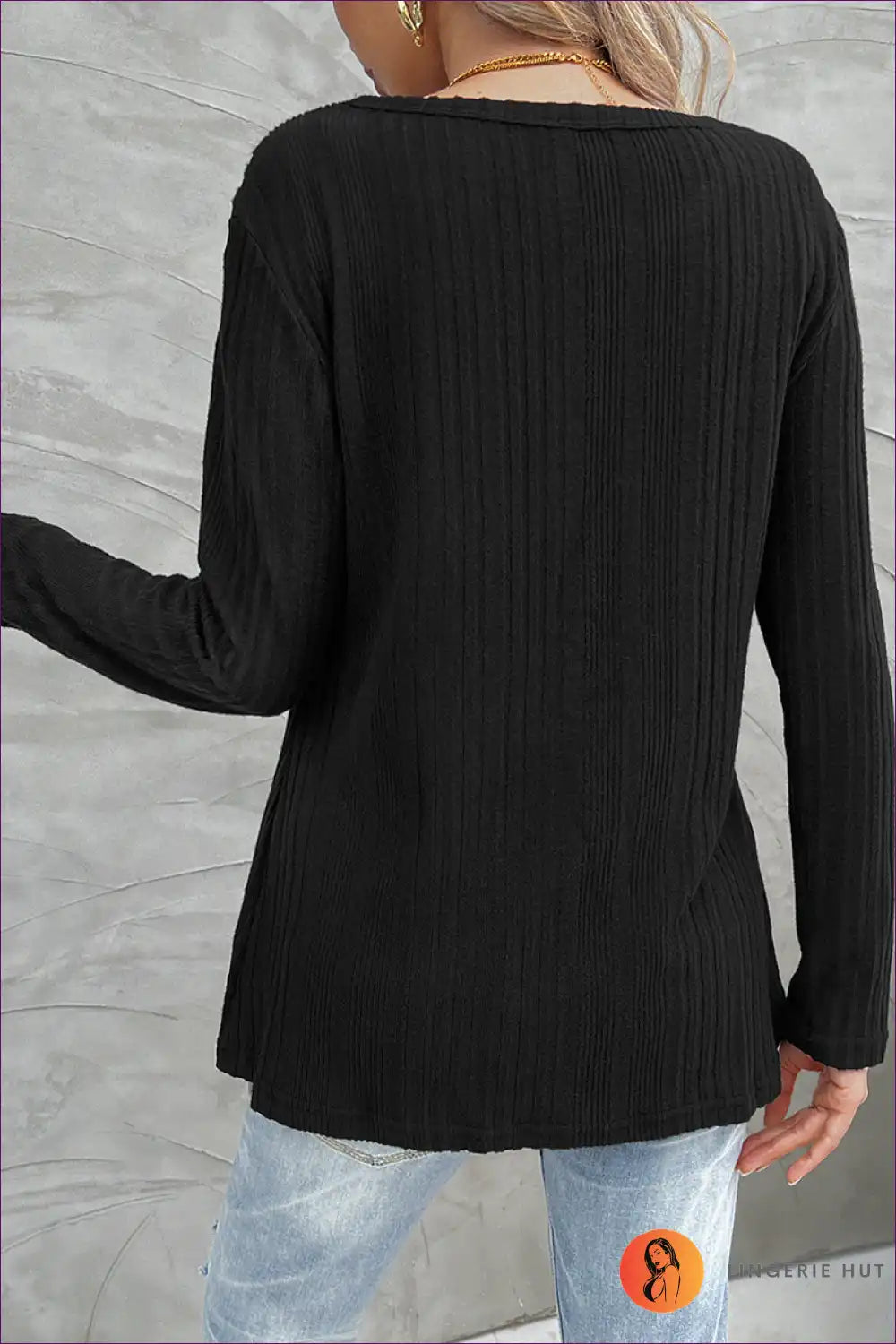 Levoire | Pull epuré asymétrique avec détails boutonnés et texture en côtes - élégance sans effort