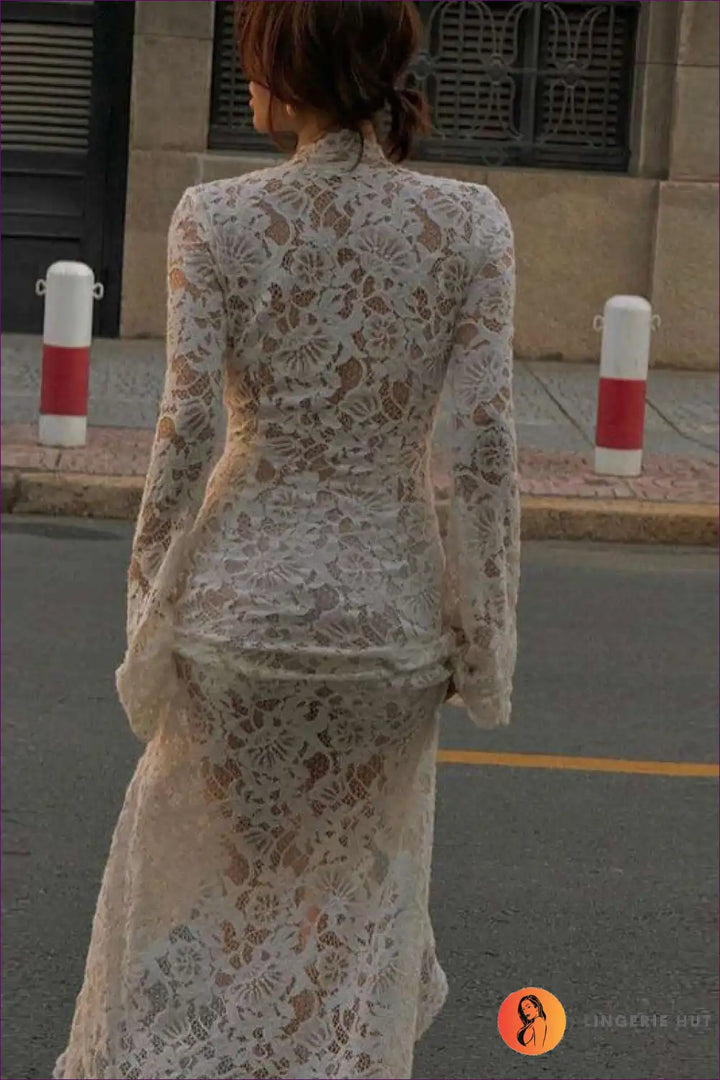 Levoire | Robe maxi à décolleté profond en dentelle extérieure - Morsiusloisto défini