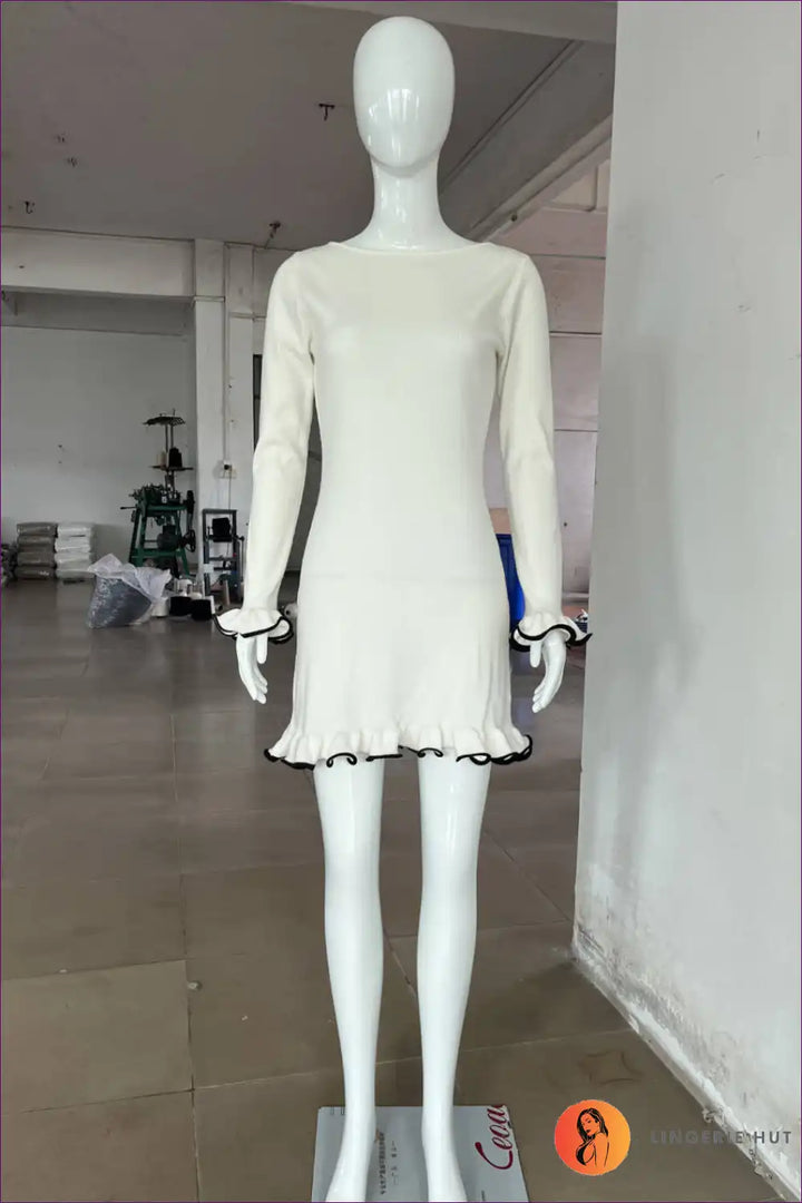 Levoire | Robe Mini à Manches Longues avec Jupe Froncée – Élégance Ludique