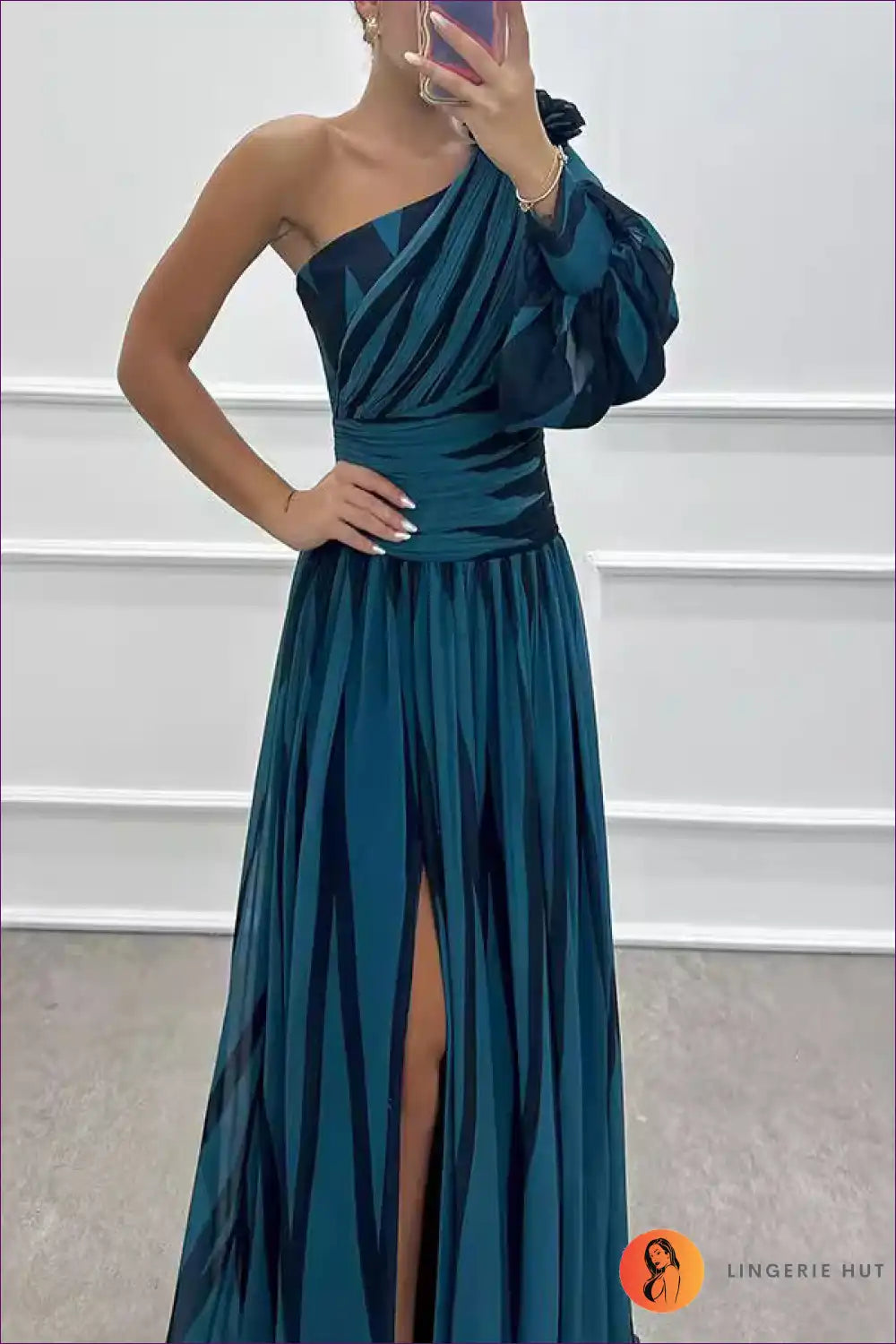 Levoire | Monochrome Élégance Robe Maxi À Une Épaule - Rayures Dramatiques & Fente Bleu