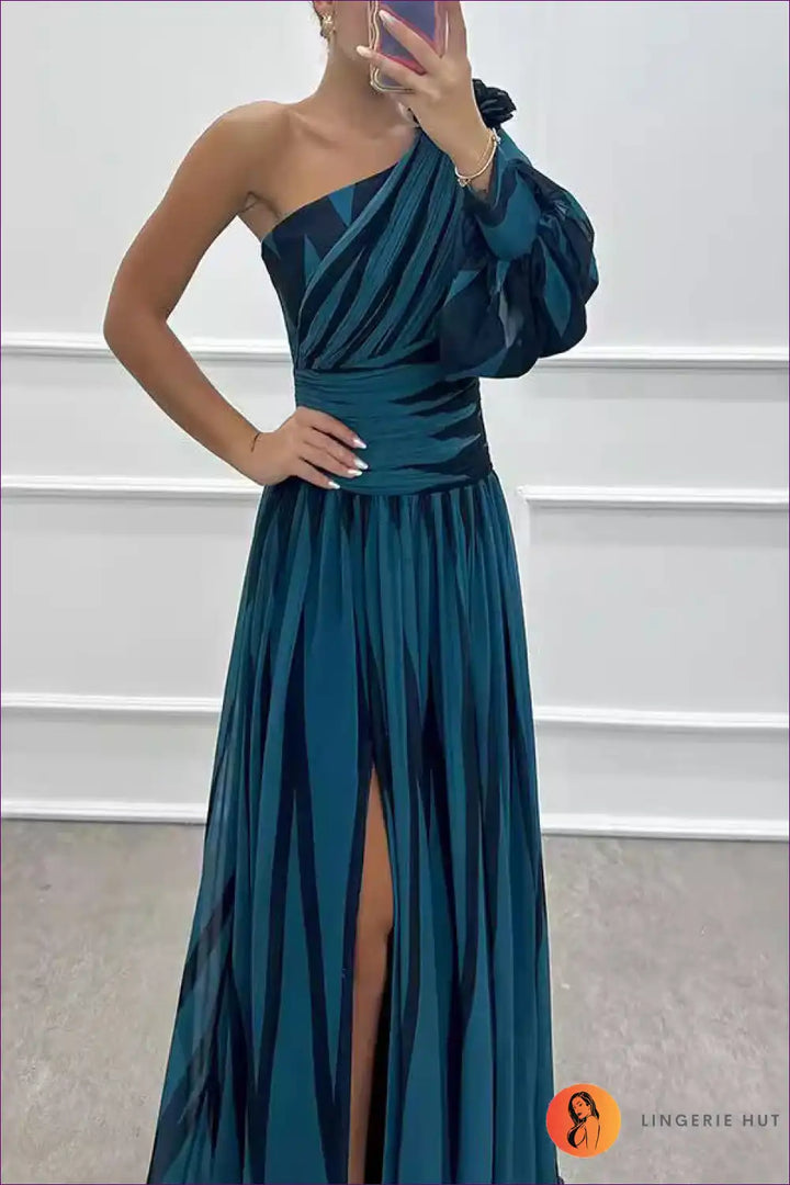 Levoire | Monochrome Élégance Robe Maxi À Une Épaule - Rayures Dramatiques & Fente Bleu