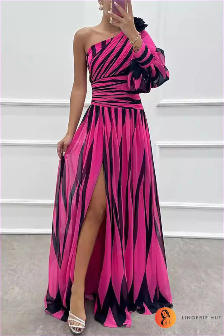 Levoire | Monochrome Élégance Robe Maxi À Une Épaule - Rayures Dramatiques & Fente Rosa