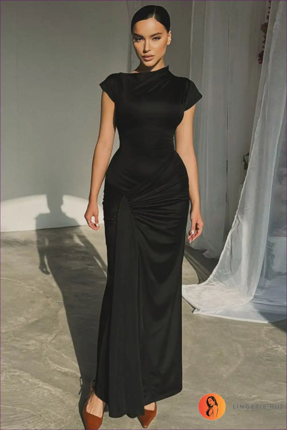 Levoire | Scarlet Elegance Robe Maxime Rypistetty - Élégance Intemporelle Noir