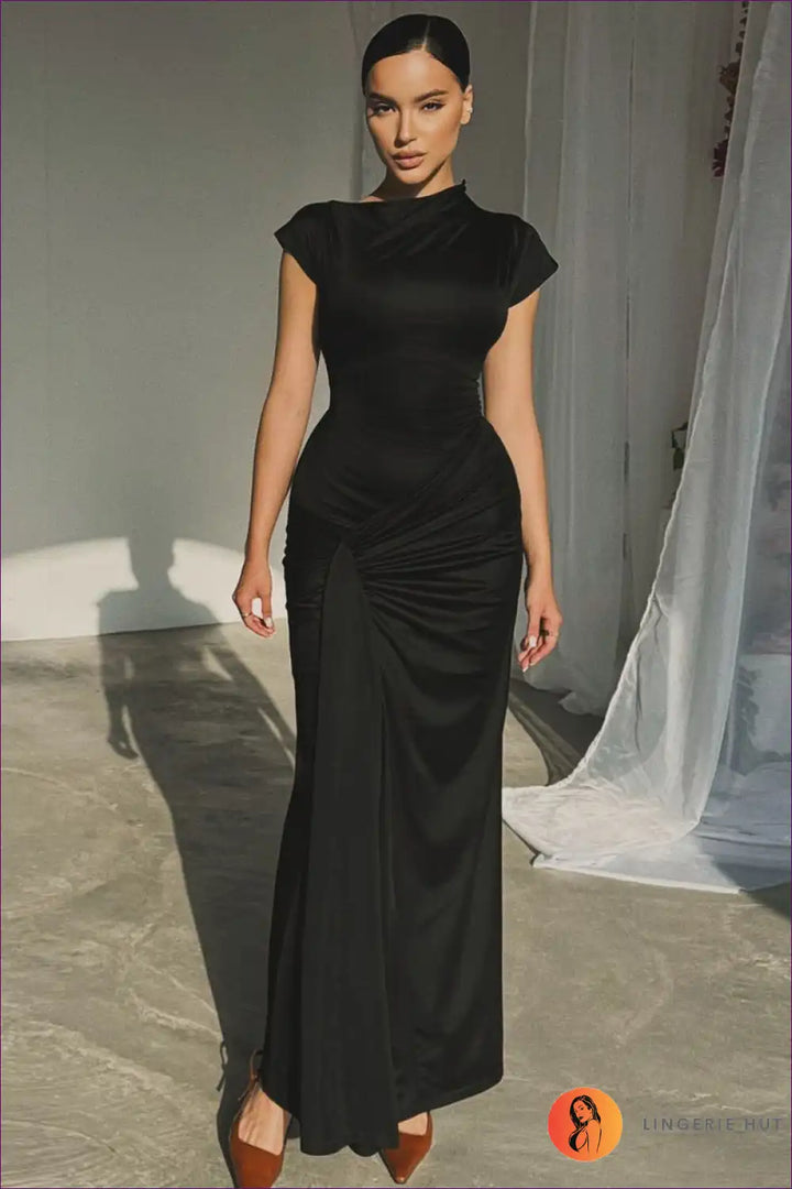 Levoire | Scarlet Elegance Robe Maxime Rypistetty - Élégance Intemporelle Noir