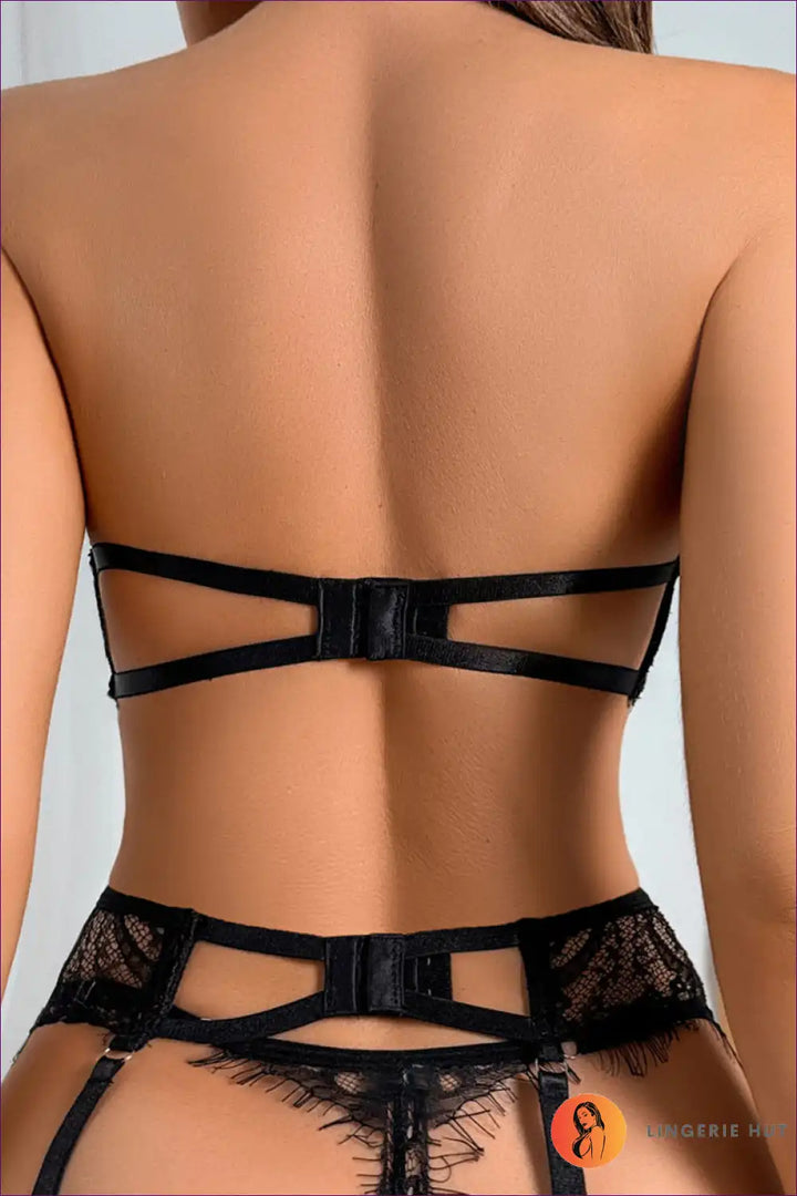 Levoire | Viekas noir ensemble en dentelle avec épaules nues et porte-jarretelles - Ultime confiance en soi