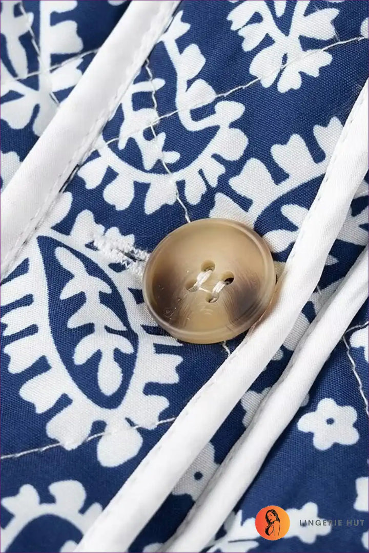 Levoire | Vintage Charm Floral T-shirt - Bleu Marine & Blanc Élégance