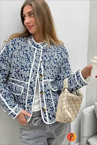 Levoire | Vintage Charm Floral T-shirt - Bleu Marine & Blanc Élégance