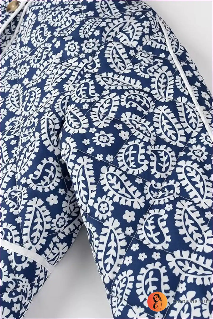 Levoire | Vintage Charm Floral T-shirt - Bleu Marine & Blanc Élégance