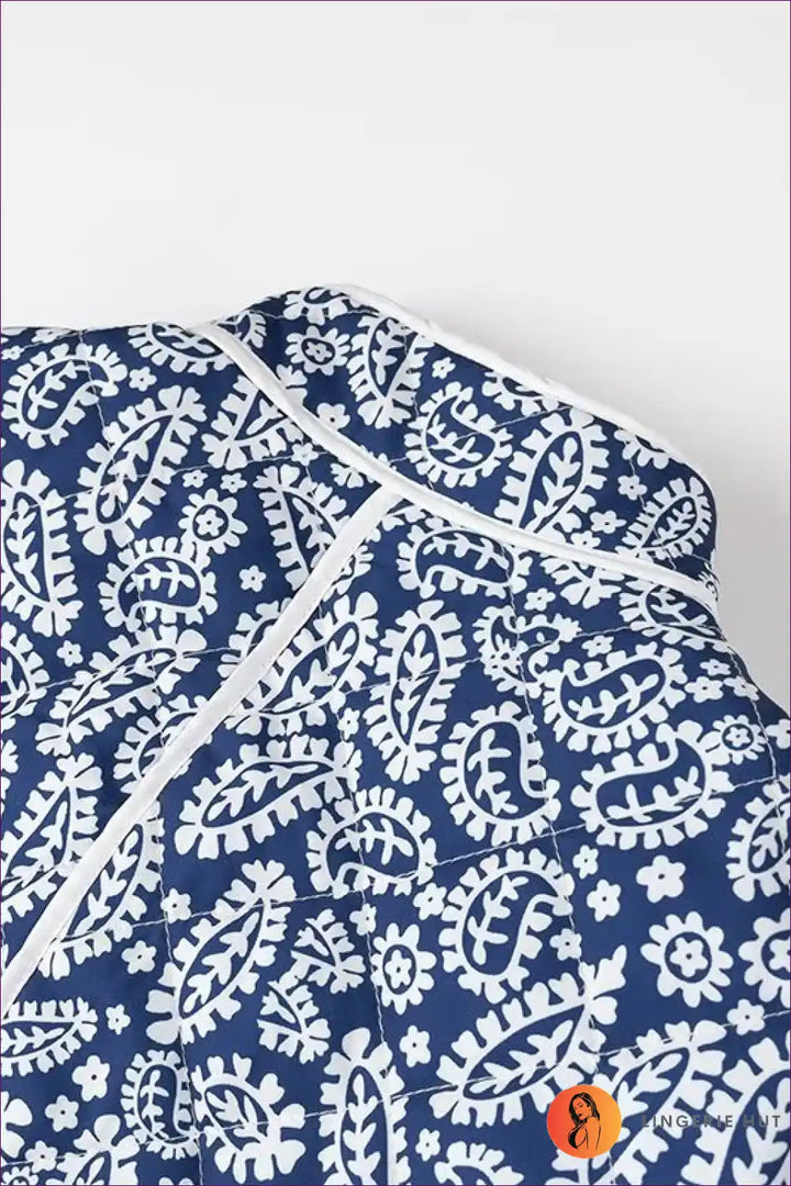 Levoire | Vintage Charm Floral T-shirt - Bleu Marine & Blanc Élégance