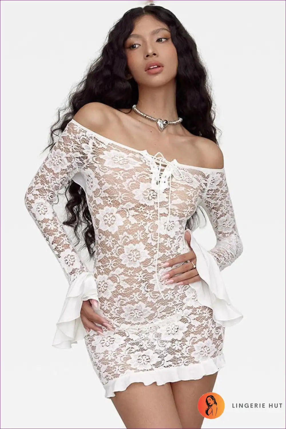 Levoire | Robe mini blanche à fleurs en dentelle off-shoulder - Élégance romantique