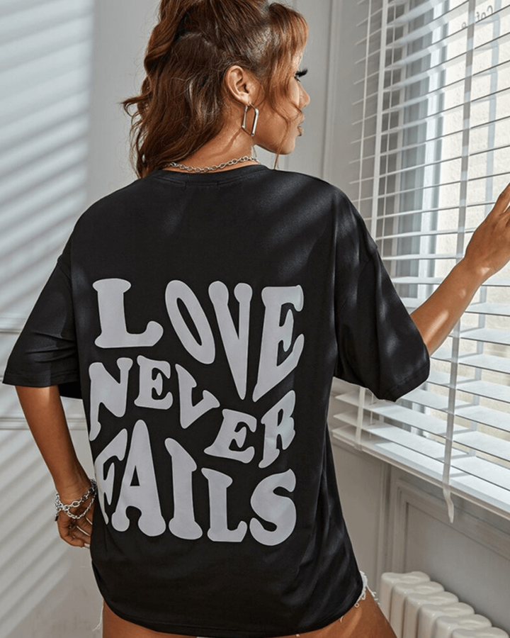 Levoire | Grand T-Shirt Graphique Avec Impression Audacieuse Pour Femmes