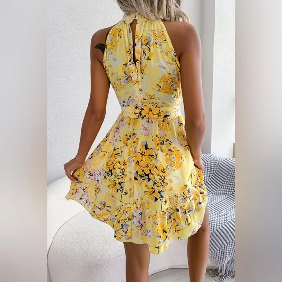 Levoire | Robe trapèze florale à nouer à la taille et ourlet à volants