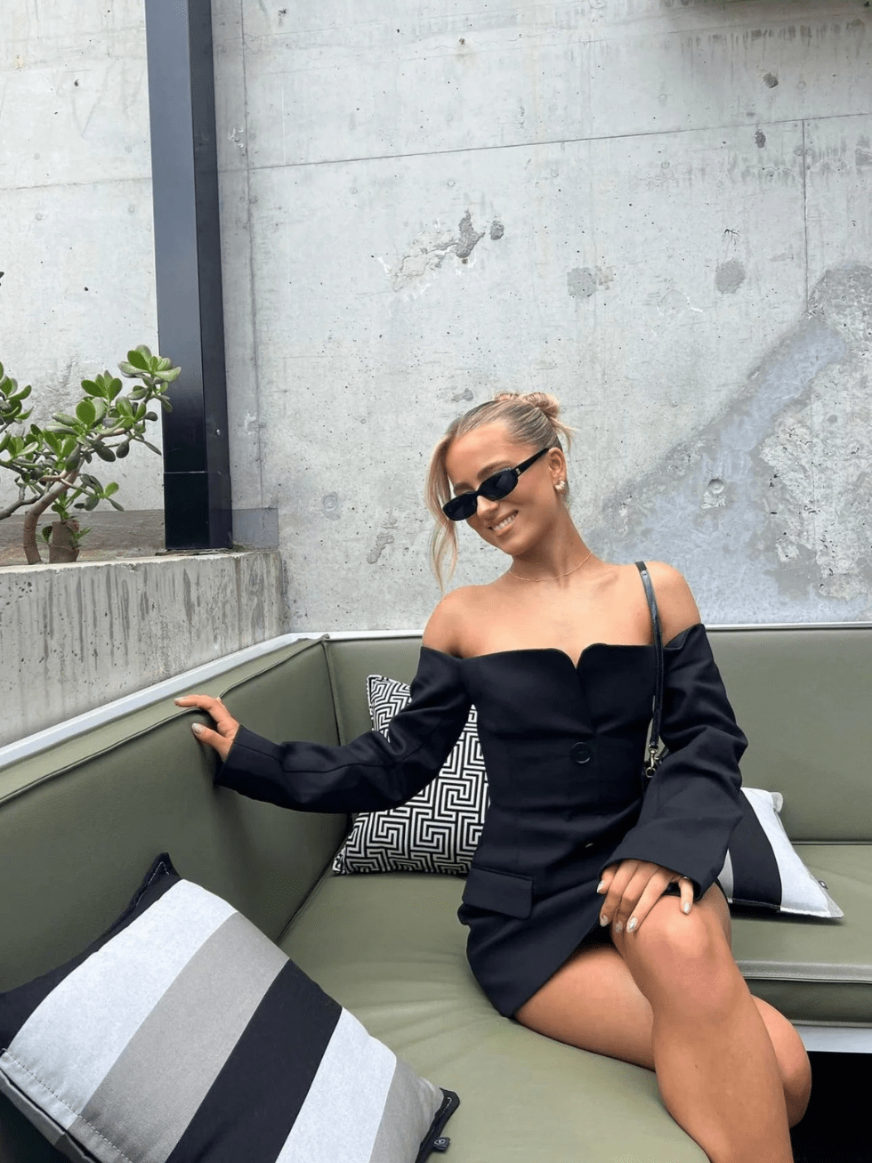 Levoire | Blazer Mini Chic Ajusté Off Shoulder pour Femme Dress Noir