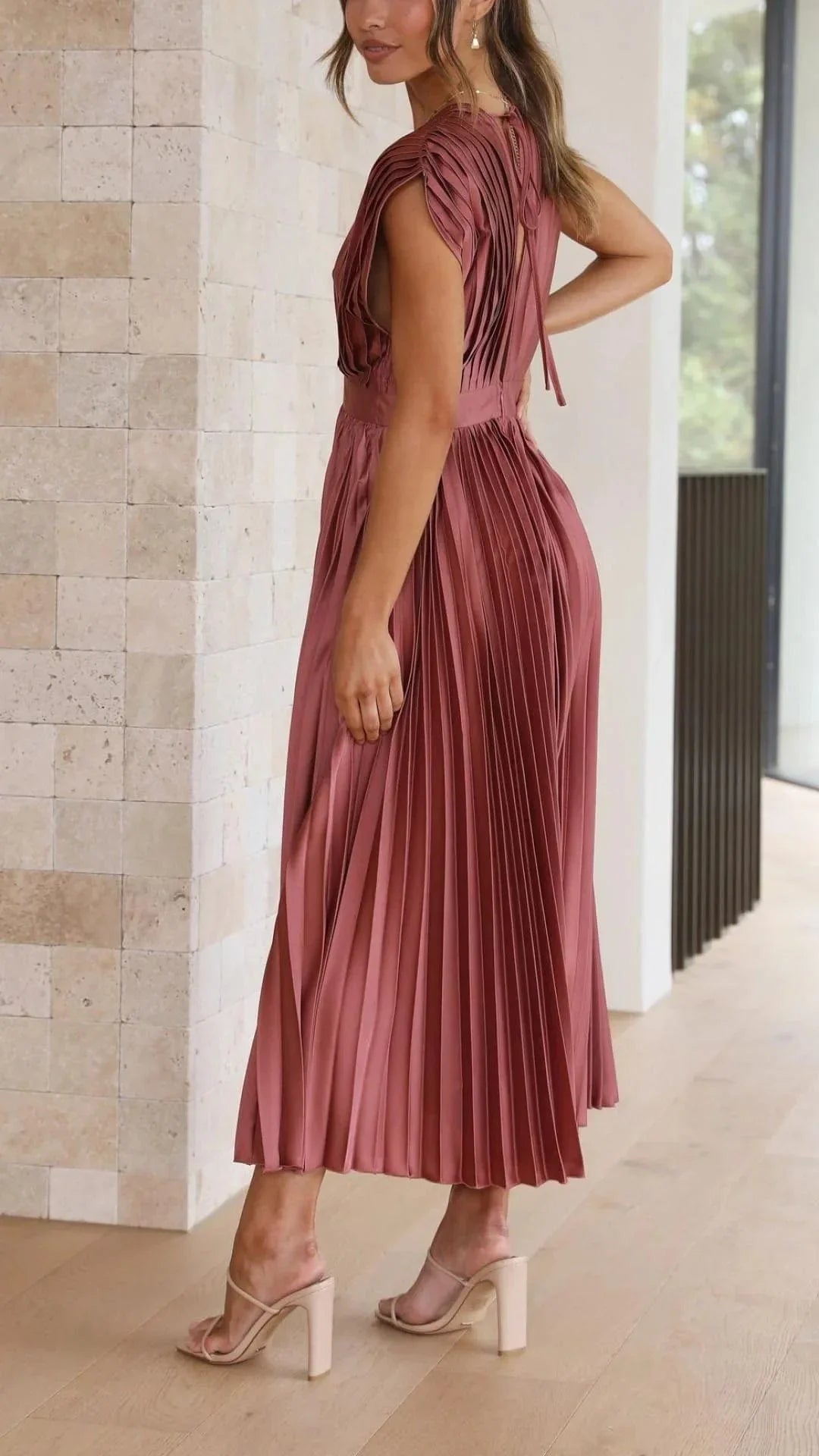 Levoire | Féminins Robe Avec Décolleté Design