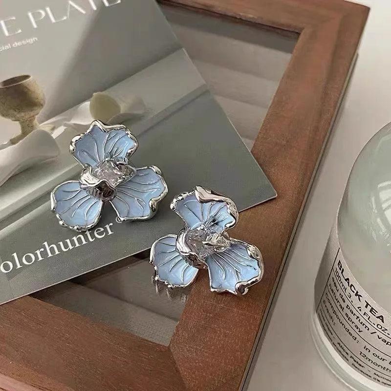 Levoire | Chic Boucles D'Oreilles En Émail Fleuries En Bleu Clair