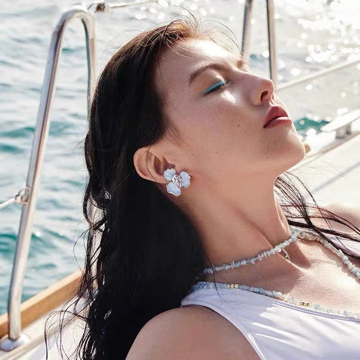 Levoire | Chic Boucles D'Oreilles En Émail Fleuries En Bleu Clair