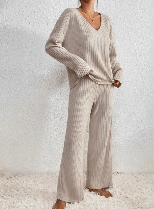 Levoire | Costume de femme en tricot deux pièces