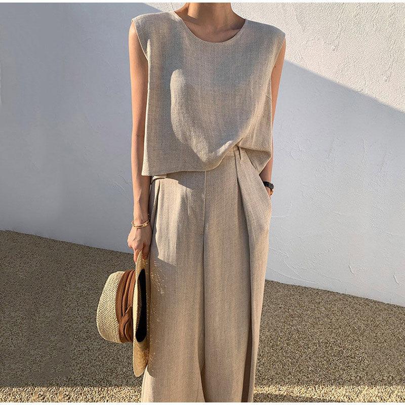 Levoire | Ensemble En Lin Élégant Avec Un Haut À Col Rond Et Un Pantalon Large Beige