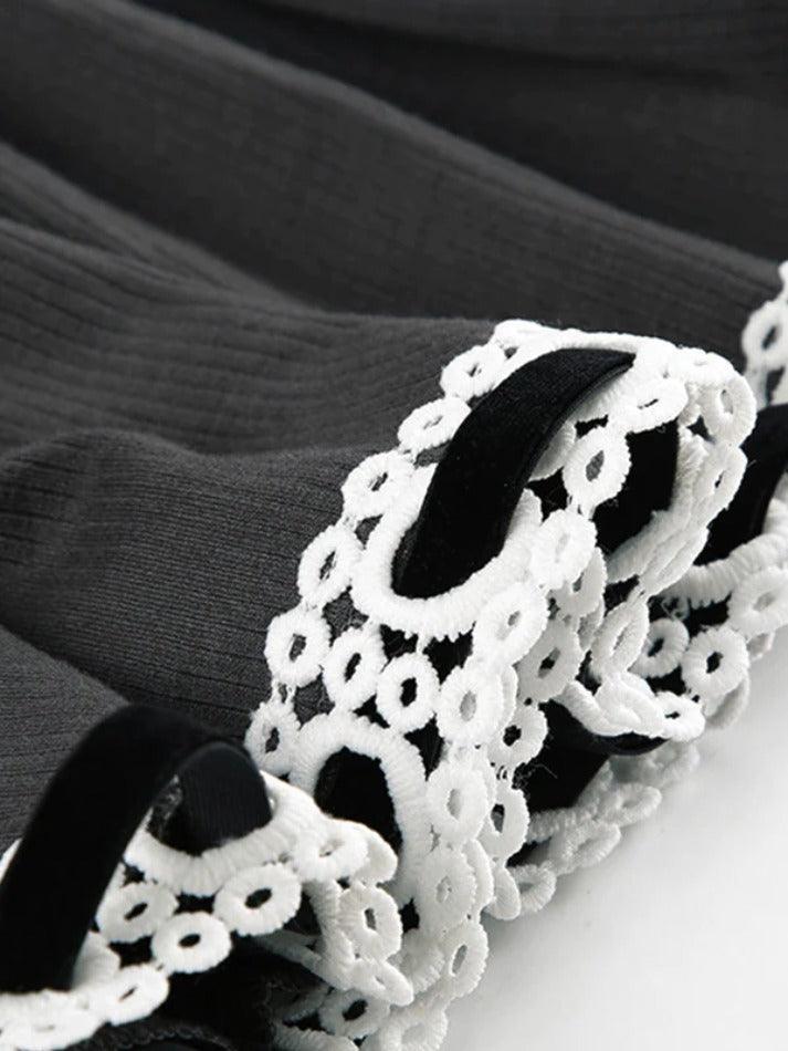 Levoire | Robe Courte Avec Design Dénudé D'Épaule Et Ourlet En Volants, Détail À Lacets