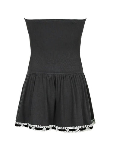Levoire | Robe Courte Avec Design Dénudé D'Épaule Et Ourlet En Volants, Détail À Lacets