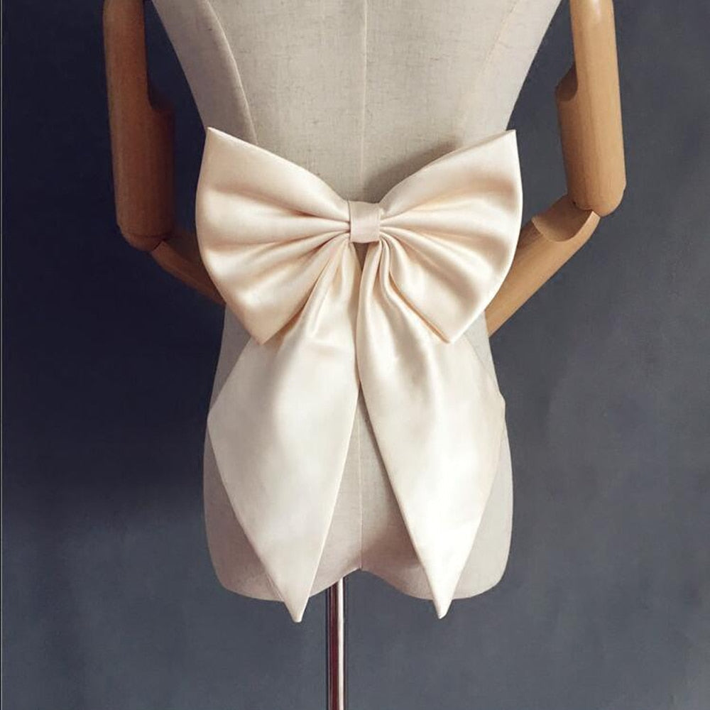 Levoire | Robe De Mariée En Satin À Nœud À Ruban